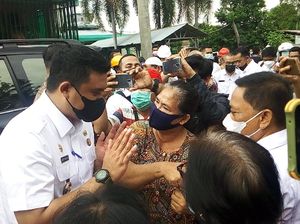 Walkot Bobby Diteriaki Gubernur Saat Temui Pedagang Eks Pajak Aksara