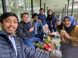 Kisah Mahasiswa RI Lebaran di Belgia: Makan Opor & Sholat Id di Lapangan