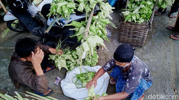 Curahan Hati Pedagang Ketupat di Klaten yang Terdampak Pandemi