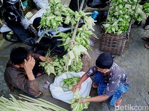 Curahan Hati Pedagang Ketupat di Klaten yang Terdampak Pandemi