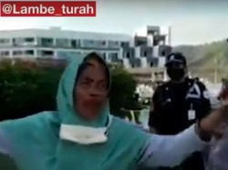 Diminta Tak Berkerumun, Emak-emak Ngomel Berbahasa Inggris