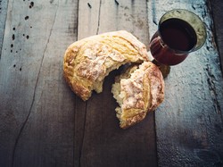 Saya Bikin Merek Roti Beda Huruf dengan Brand Terkenal, Apa Kena Pidana?