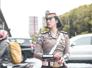 8 Potret Iptu Vivin, Polwan Cantik yang Disebut Mirip Nabila Syakieb 8 Potret Iptu Vivin, Polwan Cantik yang Disebut Mirip Nabila Syakieb