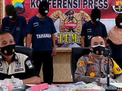 Jadi Tersangka, Ini Dukun-Ortu Mayat Bocah yang Disimpan 4 Bulan