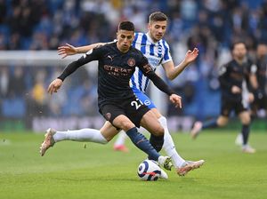 10 Pemain Man City Ungguli Brighton 1-0 di Babak Pertama 10 Pemain Man City Ungguli Brighton 1-0 di Babak Pertama