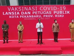 Disorot Jokowi, Vaksinasi COVID untuk Lansia di Riau Masih Rendah