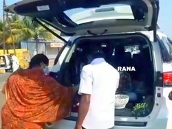 Sultan! Penjual Sayur Ini Jajakan Sayuran pakai Mobil Mewah