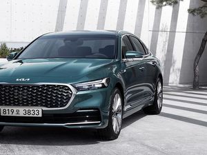 Lihat, Betapa Besarnya Grille Sedan KIA K9 Model Terbaru Ini