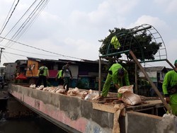 Sempat Dikhawatirkan Akan Dirusak, Begini Kondisi Jembatan Kota Paris