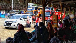 Larangan Mudik Berakhir, Pemudik Padati Terminal Pondok Pinang