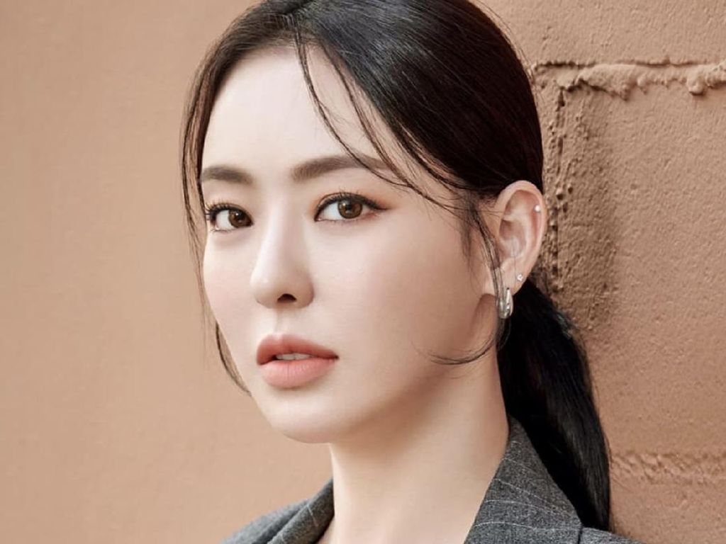 8 Potret Cantik Lee Da Hee, Calon Pengganti Seo Ye Ji di Drakor Island 8 Potret Cantik Lee Da Hee, Calon Pengganti Seo Ye Ji di Drakor Island
