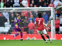 Cavani Bawa MU Ungguli Fulham di Babak Pertama