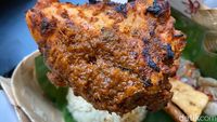 Yummy! Enaknya Ayam Bakar Rempah dan Risol Isi Sei Sapi