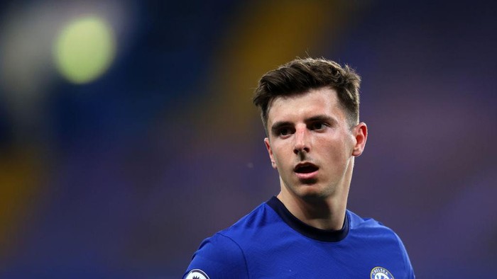 LONDON, ENGLAND - MAY 12: Mason Mount of Chelsea during the Premier League match between Chelsea and Arsenal at Stamford Bridge on May 12, 2021 in London, England. Sporting stadiums around the UK remain under strict restrictions due to the Coronavirus Pandemic as Government social distancing laws prohibit fans inside venues resulting in games being played behind closed doors. (Photo by Catherine Ivill/Getty Images)