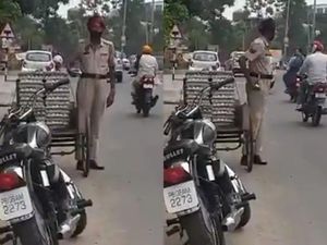 Miris! Polisi Ini Tertangkap Curi Telur Ayam di Pinggir Jalan Miris! Polisi Ini Tertangkap Curi Telur Ayam di Pinggir Jalan