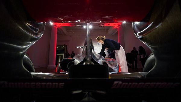 Mobil Balap Lewis Hamilton Ini Bakal Dilelang Lho