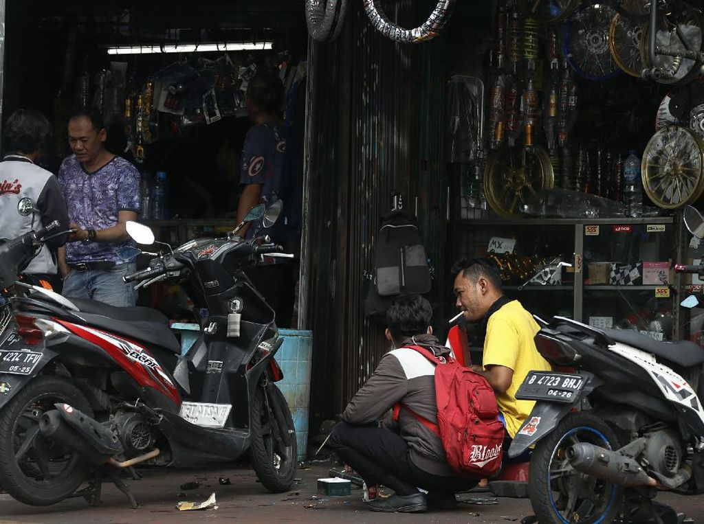 Lebaran Usai, Bengkel Motor Kembali Diserbu Pemudik Lebaran Usai, Bengkel Motor Kembali Diserbu Pemudik
