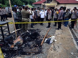 Hilang Jabatan Kapolsek Candipuro Buntut Polsek Dibakar Warga