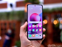 10 HP Android Harga Rp 2-4 Juta Terbaik 2021 10 HP Android Harga Rp 2-4 Juta Terbaik 2021