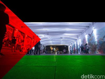 Saat Lampu Berwarna Bendera Palestina Hiasi Kawasan Ibu Kota