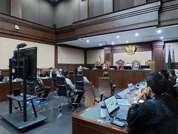 Hakim Marah Usai Dengar Alasan Eks Sespri Juliari Suruh OB Setor Rp 1,3 M