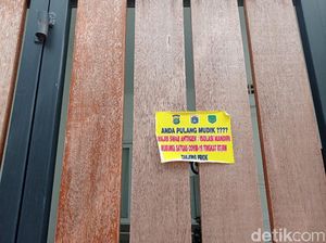 Menengok Stiker Tanda Warga Pulang Mudik di Sunter Agung Jakut Menengok Stiker Tanda Warga Pulang Mudik di Sunter Agung Jakut
