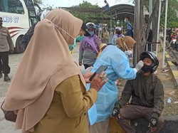 200 Orang Penumpang di Pelabuhan Poto Tano Dites Swab, Ini Hasilnya