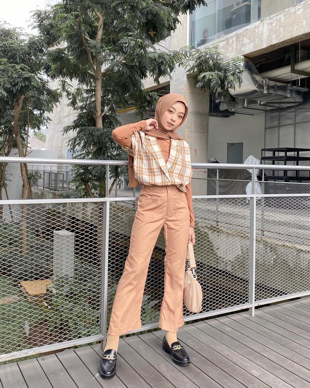 Vest kotak-kotak cokelat