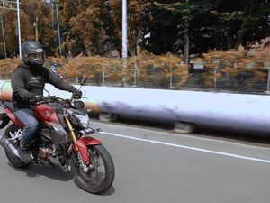 Sensasi Berkendara CB150R Streetfire di Aspal Ibu Kota Sensasi Berkendara CB150R Streetfire di Aspal Ibu Kota
