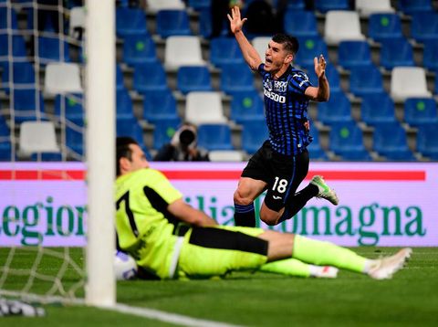 REGGIO NELL'EMILIA, ITALY - MAY 19: Ruslan Malinovskyi of Atalanta B.C. celebrates after scoring their sides first goal  during the TIMVISION Cup Final between Atalanta BC and Juventus on May 19, 2021 in Reggio nell'Emilia, Italy. A limited number of fans will be allowed into the stadium as Coronavirus restrictions begin to ease in the UK. (Photo by Marco Rosi/Getty Images for Lega Serie A)