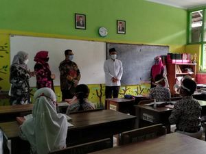 Ungkapan Bahagia Pelajar di Pasuruan Kembali Sekolah Usai Setahun Daring