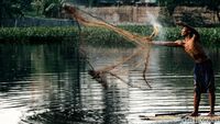 Cara Nelayan Kecil Pamulang Bergantung Hidup di Danau