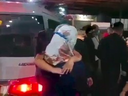 Momen Polwan Evakuasi Anak yang Dianiaya Ayah di Serpong