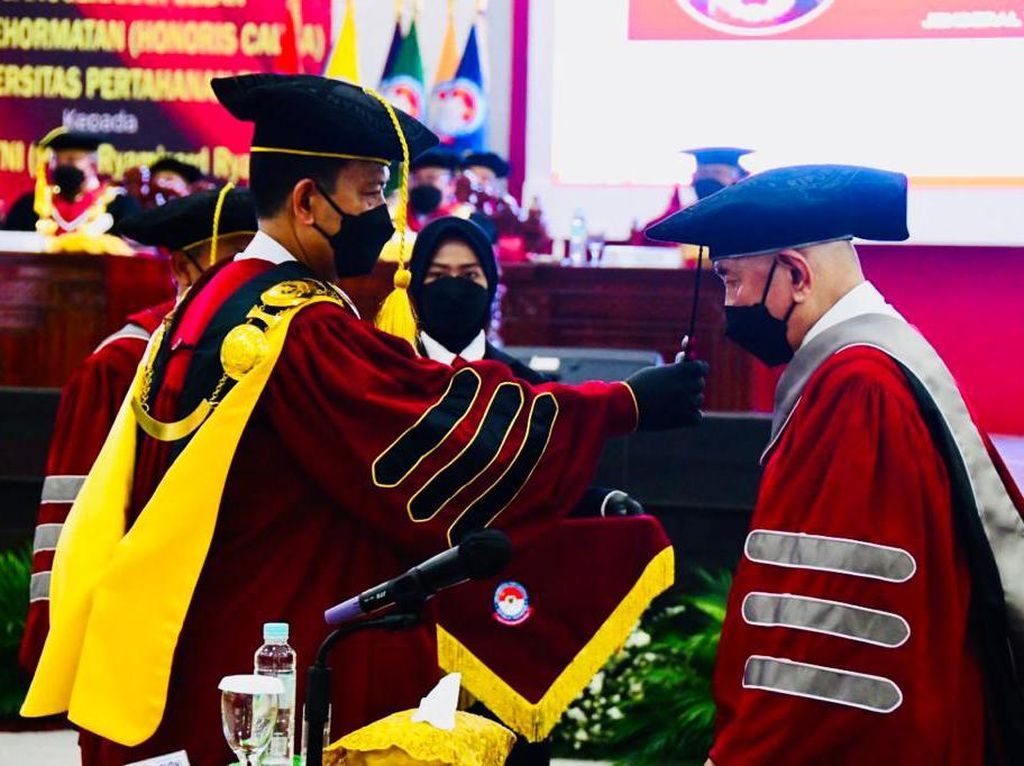 Unhan Beri Gelar Doktor Honoris Causa ke Ryamizard Ryacudu Unhan Beri Gelar Doktor Honoris Causa ke Ryamizard Ryacudu