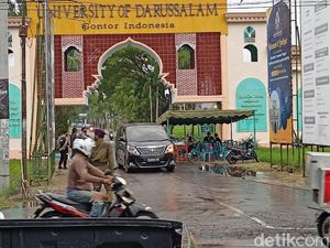 Resepsi Pernikahan UAS dan Fatimah Az Zahra Digelar Tertutup Resepsi Pernikahan UAS dan Fatimah Az Zahra Digelar Tertutup