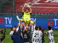 Buffon Sukses Raih Coppa Italia Bareng Dua Chiesa