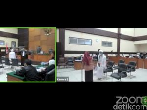 Momen Pleidoi Habib Rizieq: Air Mata hingga Atribut Palestina Momen Pleidoi Habib Rizieq: Air Mata hingga Atribut Palestina