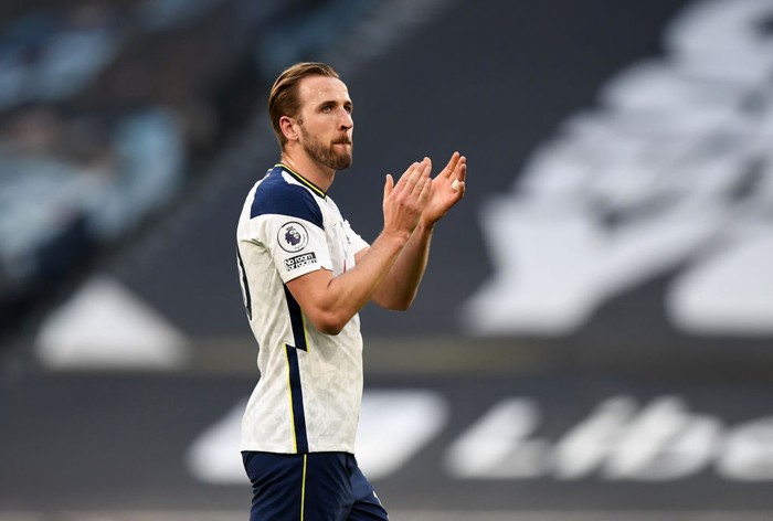 Harry Kane LONDON, ENGLAND - MAY 19: Harry Kane of Tottenham Hotspur applauds fans following the Premier League match between Tottenham Hotspur and Aston Villa at Tottenham Hotspur Stadium on May 19, 2021 in London, England. A limited number of fans will be allowed into Premier League stadiums as Coronavirus restrictions begin to ease in the UK. (Photo by Daniel Leal-Olivas - Pool/Getty Images)
