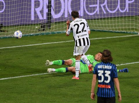 REGGIO NELL'EMILIA, ITALY - MAY 19: Federico Chiesa of Juventus scores his team second goal during the TIMVISION Cup Final between Atalanta BC and Juventus on May 19, 2021 in Reggio nell'Emilia, Italy. (Photo by Alessandro Sabattini/Getty Images for Lega Serie A)