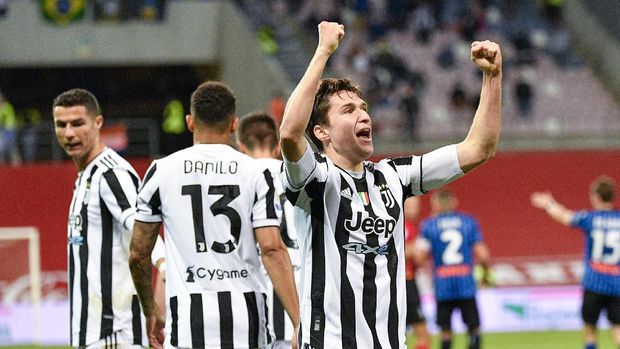 Juventus' Federico Chiesa, right, celebrates his goal with his teammates against Atalanta during the Italian Cup soccer final match between Atalanta and Juventus at the Mapei Stadium in Reggio Emilia, Italy, Wednesday, May 19, 2021. (Fabrizio Corradetti/LaPresse via AP)