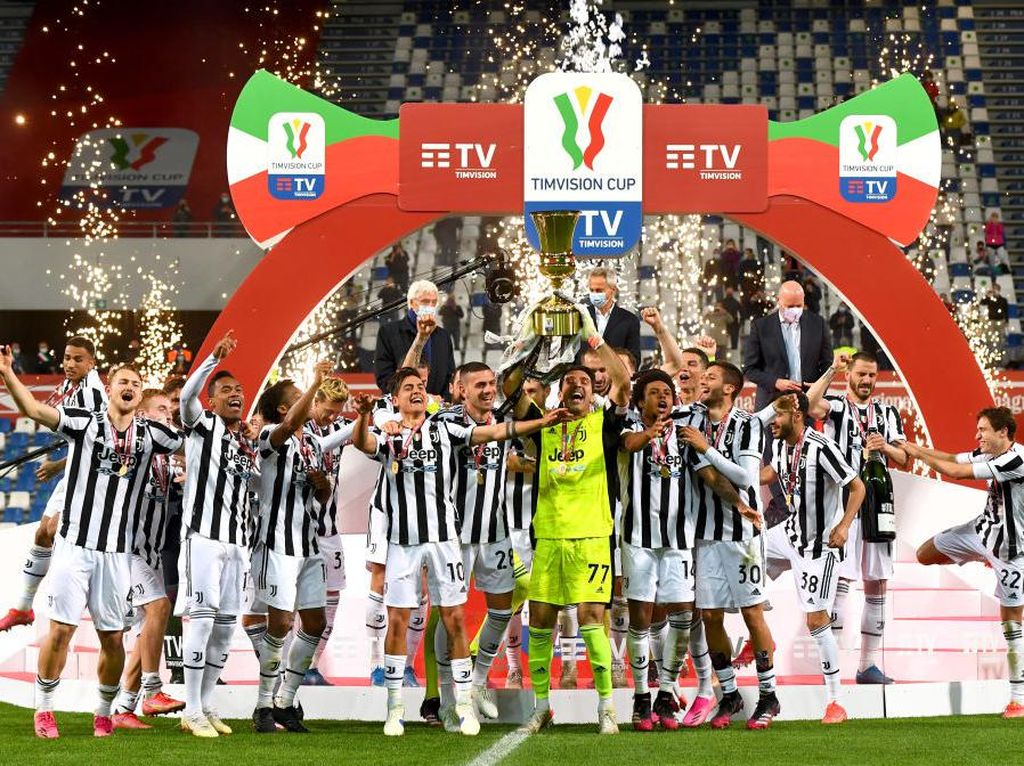 Cristiano Ronaldo Lengkapi Koleksi, Buffon Samai Trofi Maldini Cristiano Ronaldo Lengkapi Koleksi, Buffon Samai Trofi Maldini