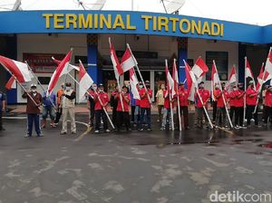 Karyawan dan Anggota Komunitas Terminal Tirtonadi Peringati Harkitnas