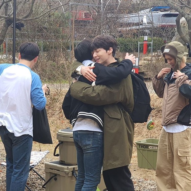 Keakraban Ahn Jae Hyun dan Cho Kyu Hyun di balik layar Spring Camp.