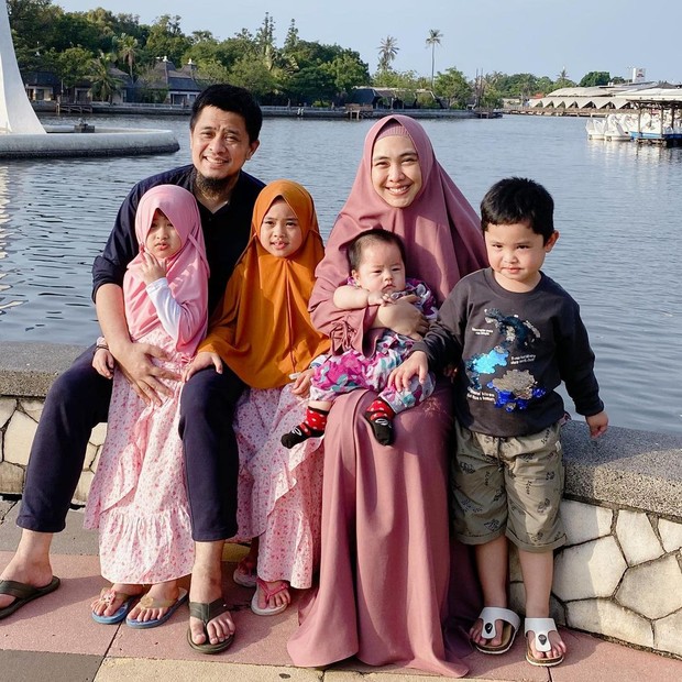 Keluarga Oki Setiana Dewi