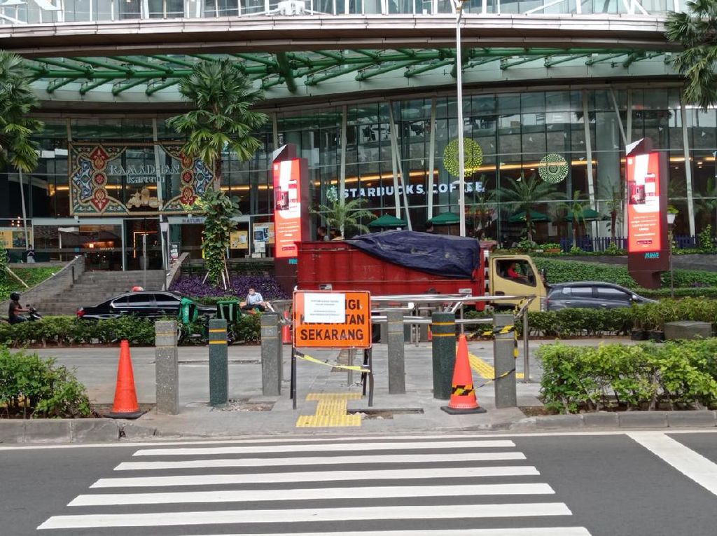 Tak Ada Lagi Pemotor Putar Balik di Trotoar Depan Kuningan City Tak Ada Lagi Pemotor Putar Balik di Trotoar Depan Kuningan City