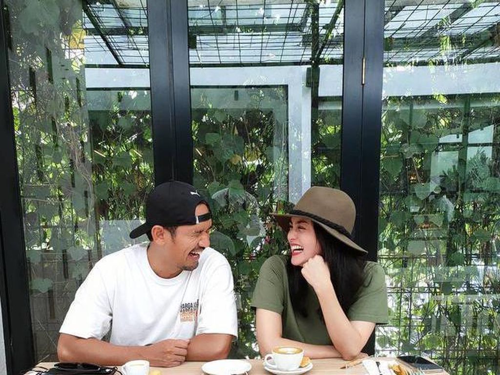 Burger hingga Steak Salmon, Ini Menu Kulineran Ririn dan Ibnu Jamil di Amerika Burger hingga Steak Salmon, Ini Menu Kulineran Ririn dan Ibnu Jamil di Amerika