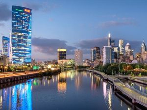 Ada Tabrakan Massal, Gedung Pencakar Langit Kota Ini Matikan Lampu