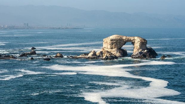 La Portada, Chile Portada (Arch) Rock Formation, Chilean Coastline, La Portada National Reserve, Antofagasta, Chile