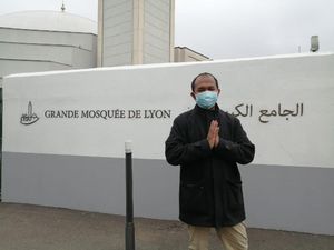 Kisah Mahasiswa RI Lebaran di Perancis: Sholat Ied Hingga Makan Opor Buatan Ibu-ibu Pengajian