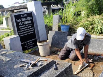 Makam Mualaf Perancang Bandung Tempo Dulu Direnovasi